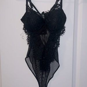 XS Fashion Nova Wanderlust Lace Bodysuit - NWT